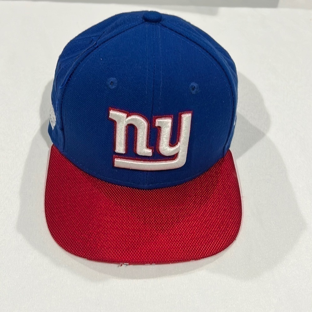 New Era NY giants youth SnapBack hat.